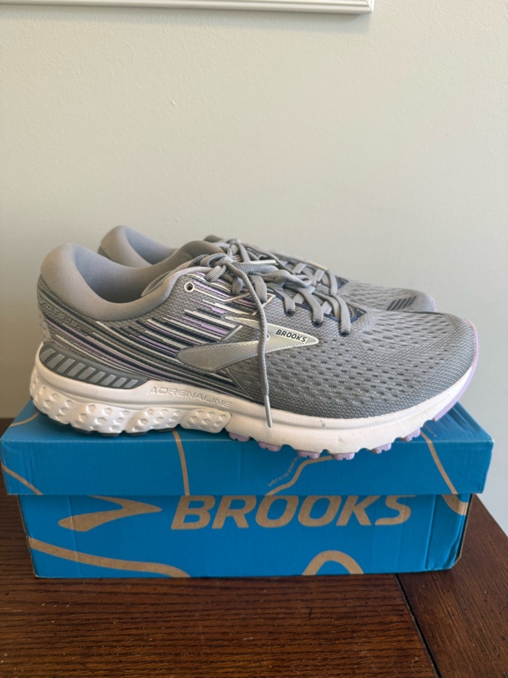 Brooks Adrenaline GTS 19 Women's Running Shoes 9.5‎